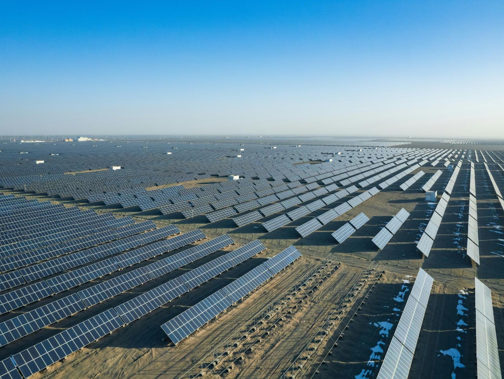 A picture of a utility-scale PV park
